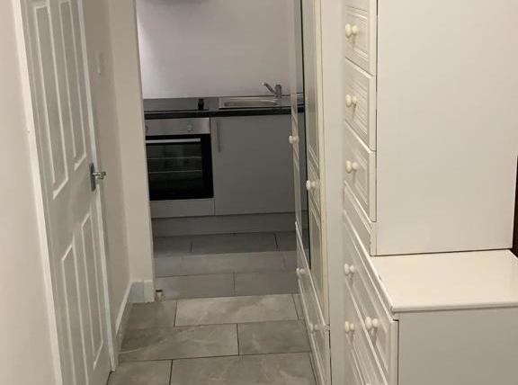 Studio flat to rent in Harrow (HA20QQ)