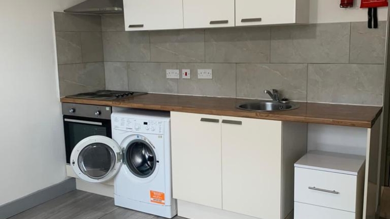 Studio flat to rent in Northolt