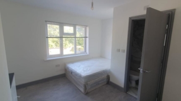 Studio flat to rent in Reading, Berkshire