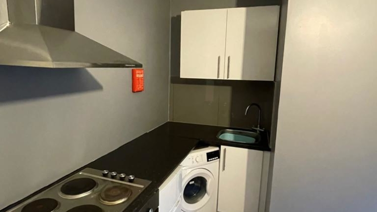 Luxurious Studio Flat in Hounslow ( TW4 5NJ )