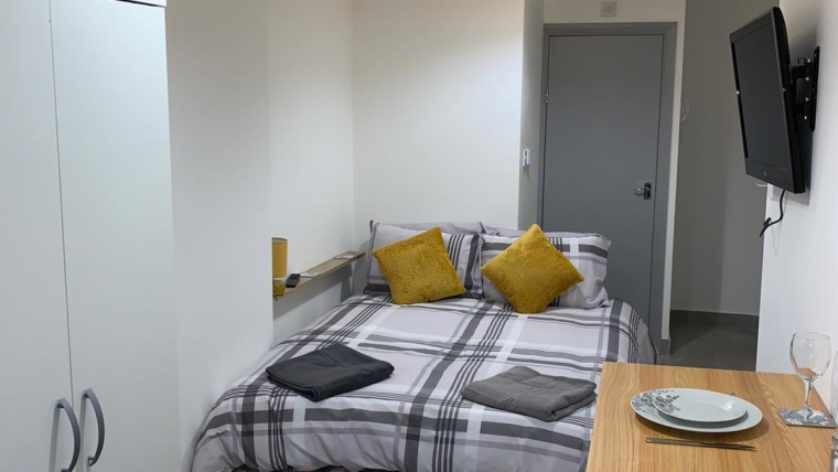 Luxurious Studio Flat in Feltham ( TW14 9LE )