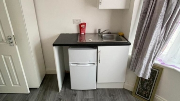 Luxurious Studio Flat in Feltham ( TW13 5JT )