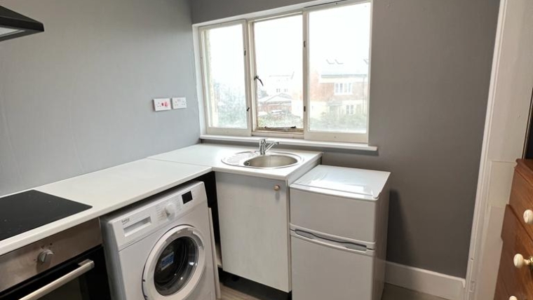 Luxurious Studio Flat in Bracknell (RG12 9AZ)